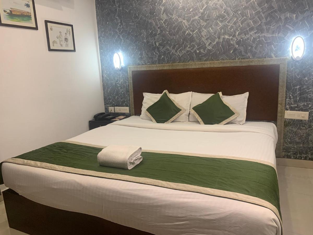 Hotel Greenlife Kochi ภายนอก รูปภาพ